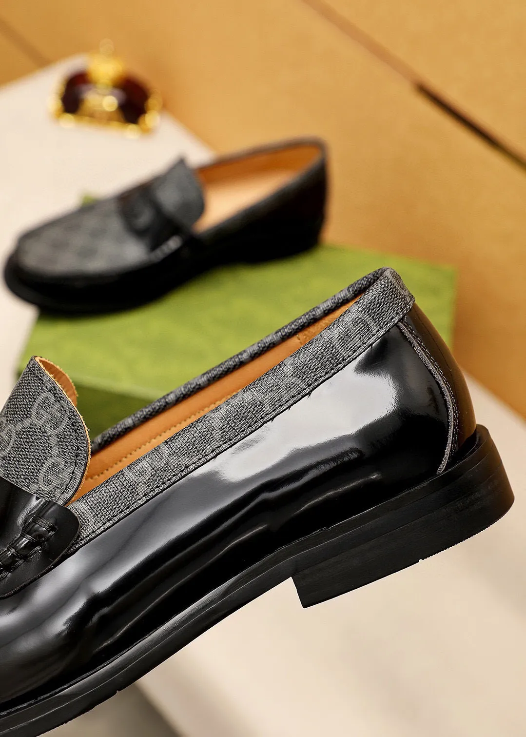 Men's shoes 💰480 💐 Product trademark: GUCCI "Gucci" casual leather shoes Regular size: 38-44 (45🉑️customized) Product materials: Selected imported first-layer open-edge beaded cowhide leather upper + luxury hardware buckle, imported water-dyed cowhide leather lining. Strong three-dimensional visual effect, combined outsole Color: 3⃣️colors available